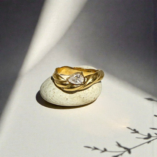 Aurélia Twist Solitaire Ring
