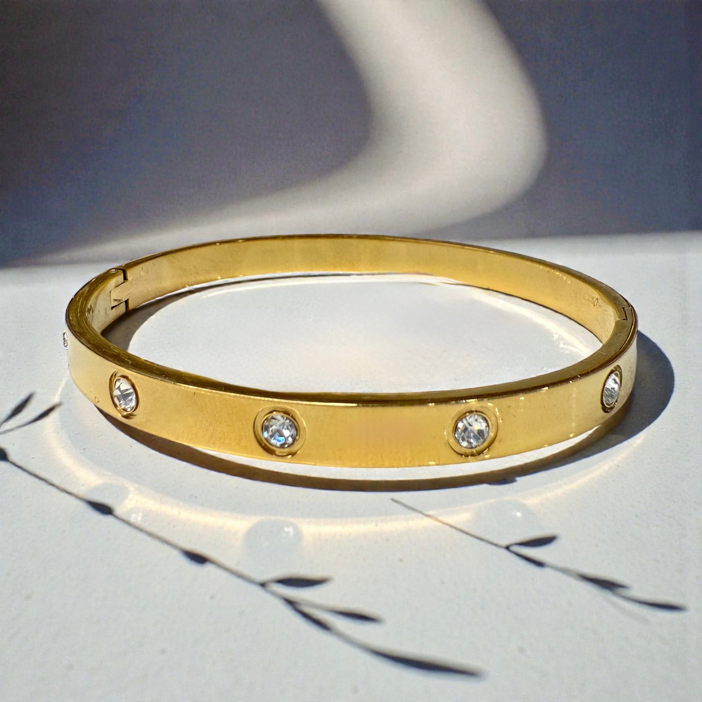 Lumière Bezel Gold Bangle