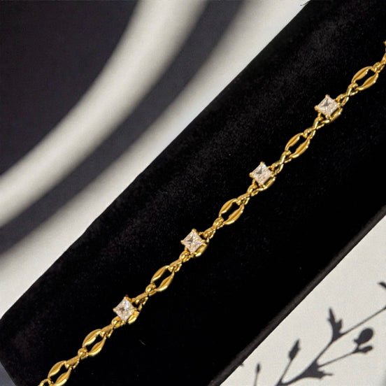 Élan Square Link Gold Bracelet
