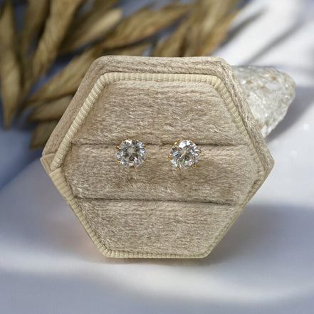 Éclat Classic Crystal Stud Earrings