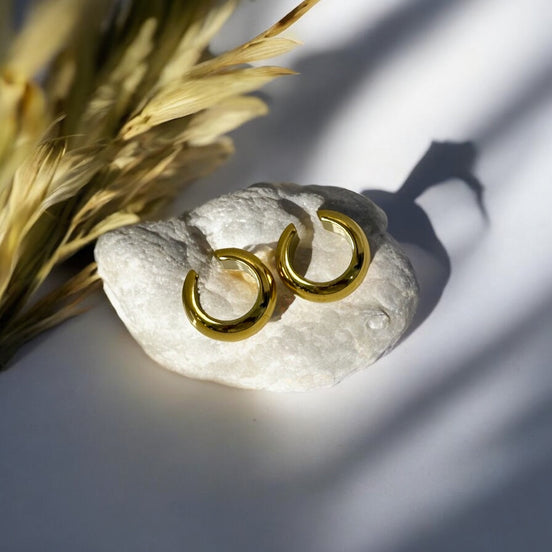 Étreinte Cuff Earrings