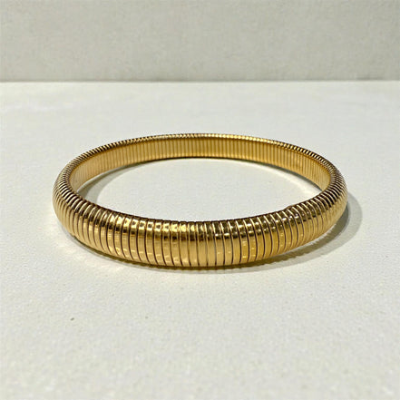 Élan Ribbed Gold Bangle