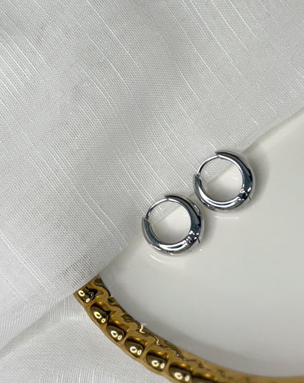 Luna Curve Huggie Hoop Earrings