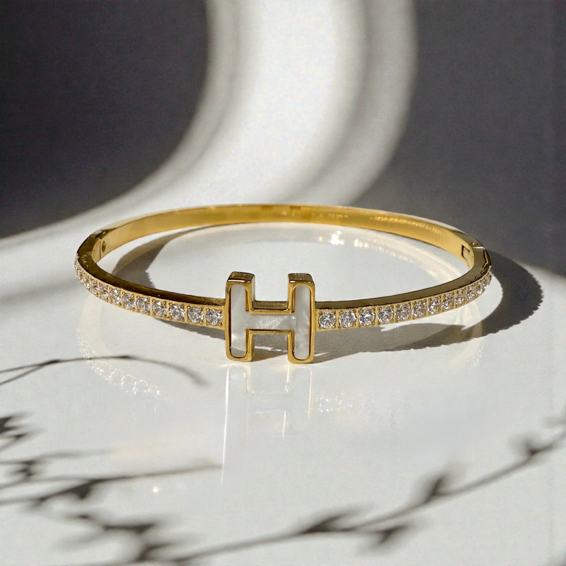 Élan Gold Diamond Bangle Bracelet