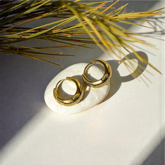 Luna Curve Huggie Hoop Earrings