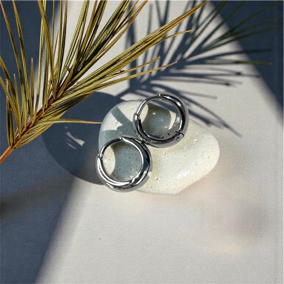 Luna Curve Huggie Hoop Earrings