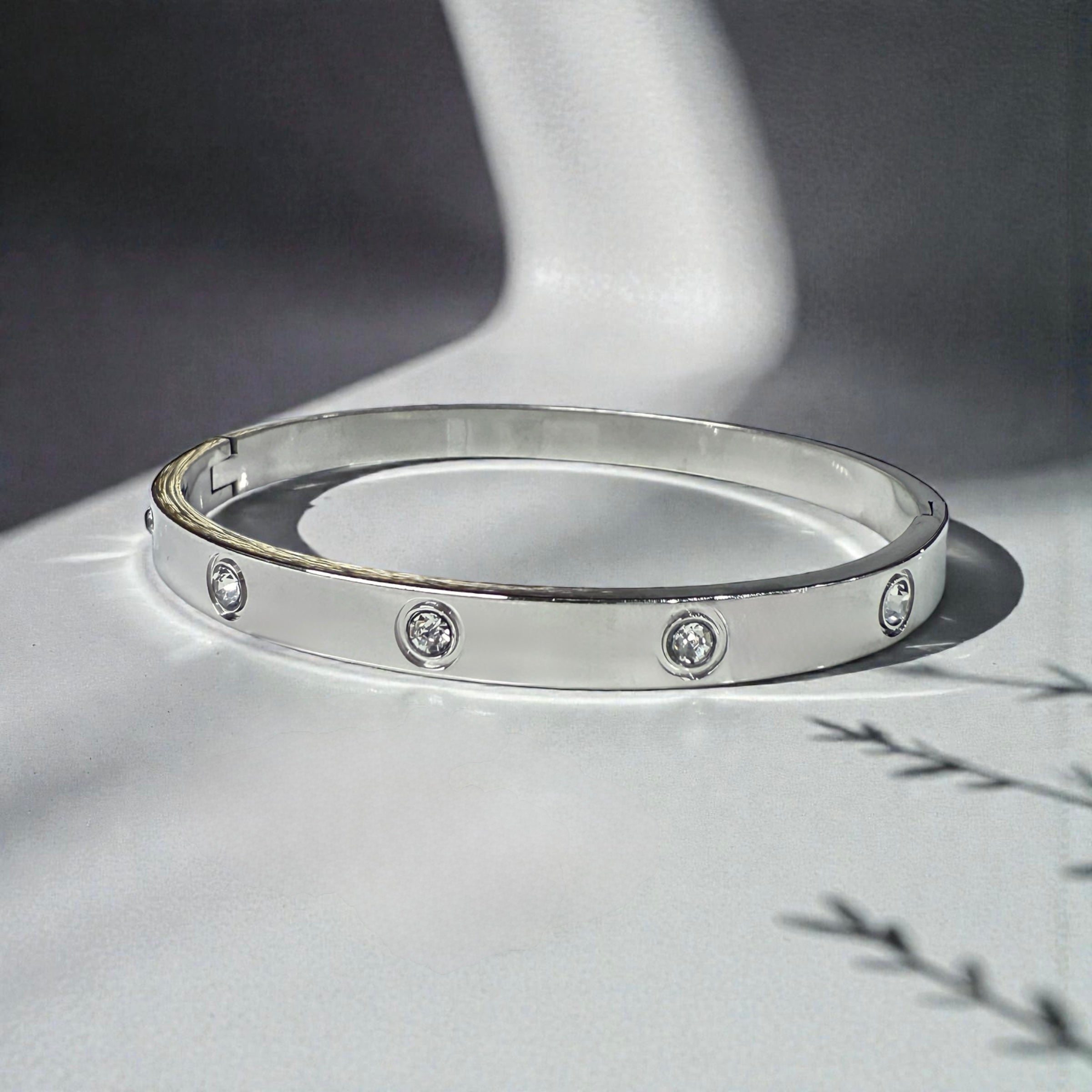 Lumière Bezel Silver Bangle
